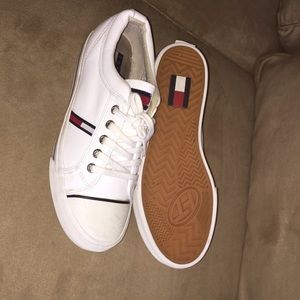 Vtg Tommy Hilfiger flag logo sneakers